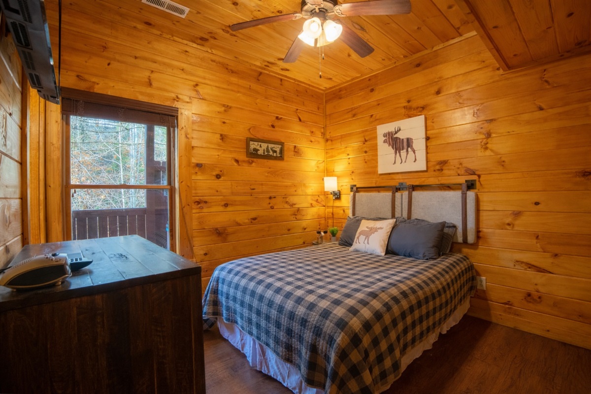 With a smart TV and ensuite bathroom, our comfy moose queen bedroom in the lower level is perfect!