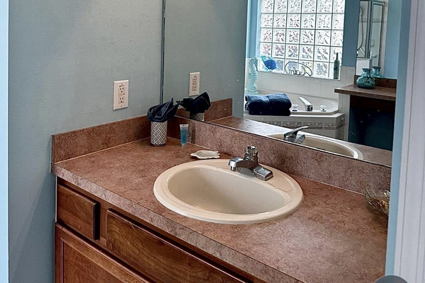 His sink in master 