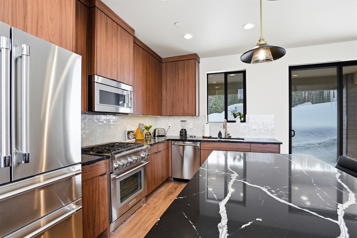 Beautifully Appointed Kitchen With High End Finishing Touches
