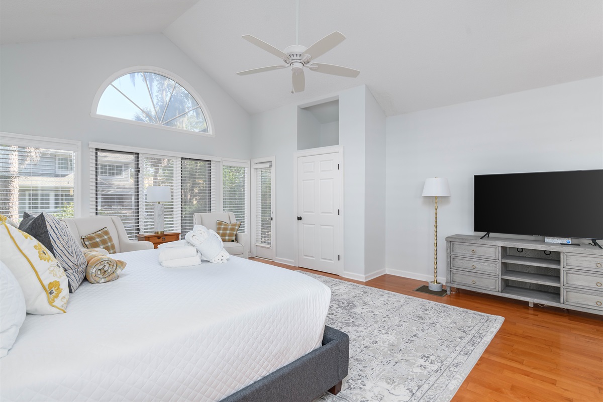 Large master bedroom with vaulted ceiling