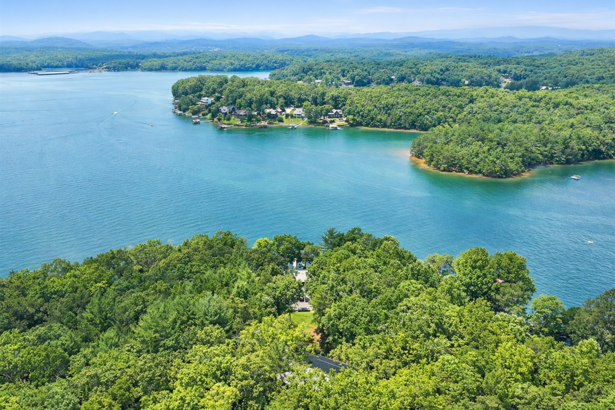 From sunrise over the water to sunset behind the peaks, Lantern Landing is your ultimate escape.