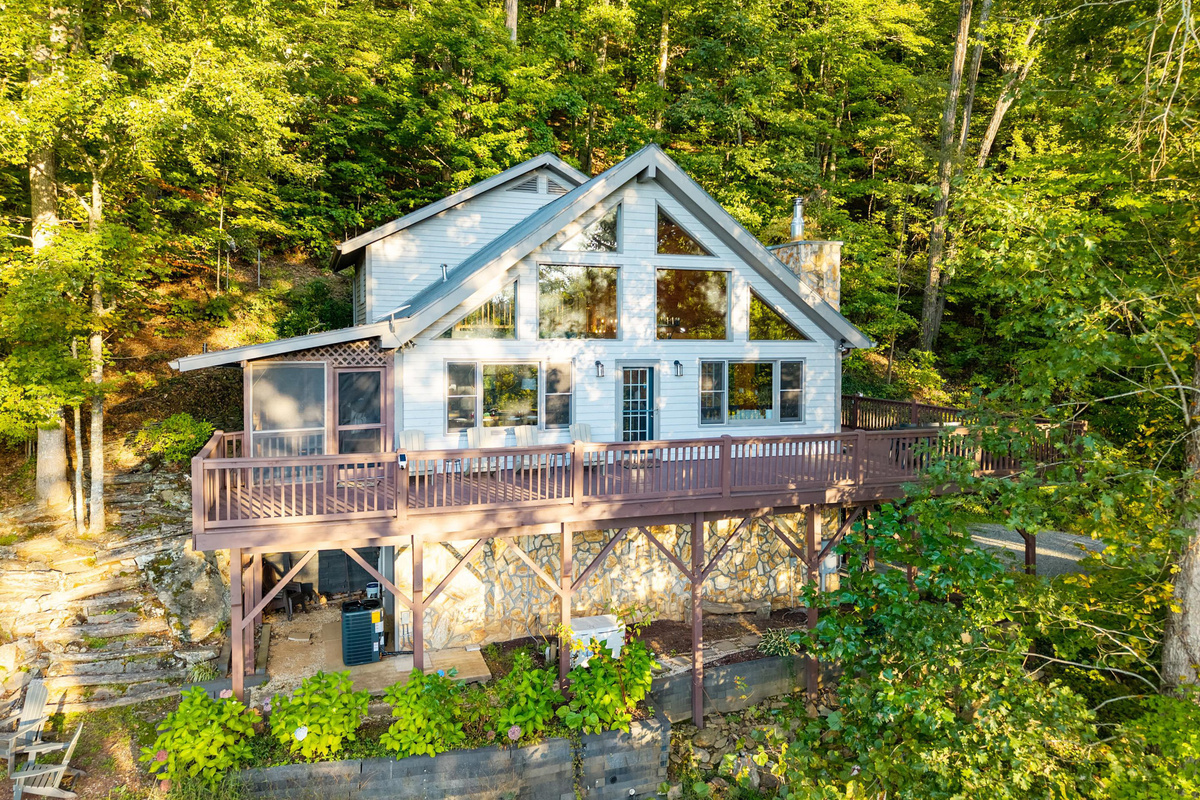Exterior view of the cabin