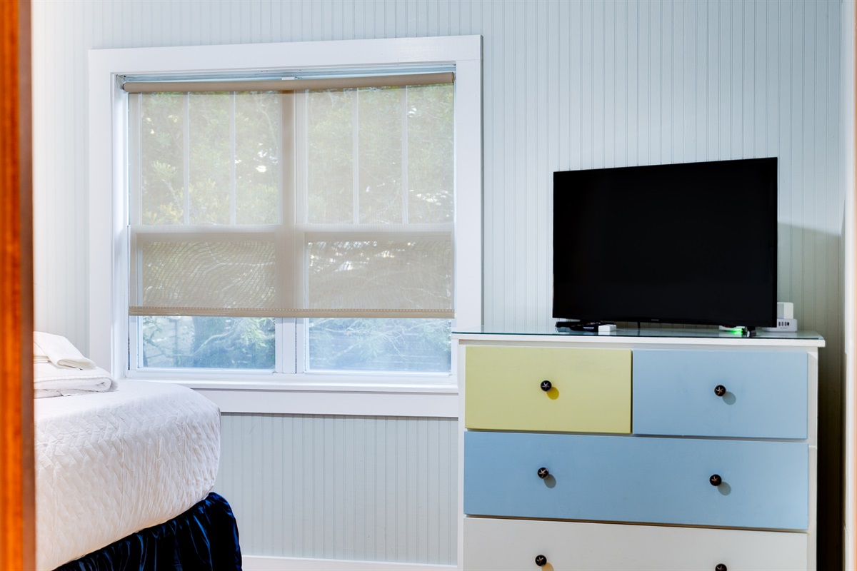 Bedroom 2: Smart TV