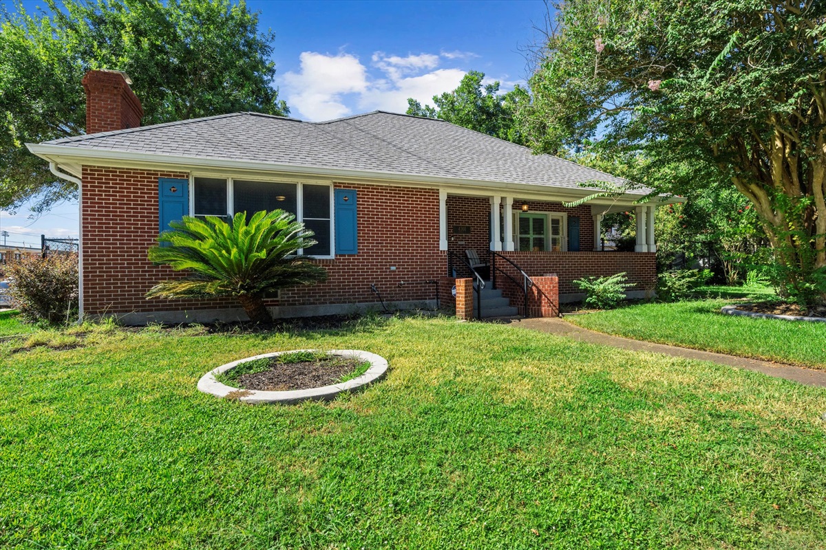2c34aa1f1594453d95dc94beb5e0fae7 Large | Beachhouse | Texas | TX | Vacation Homes | Galveston | Crystal Beach | Kokomo | Breezy Days | Beachfront Elegance | Sunrise Serenity | Southern Sands Property Management, LLC