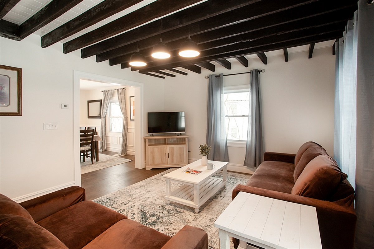 2nd Guest House: Living Room