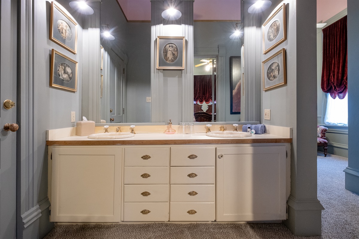 Spacious en-suite bathroom featuring a double vanity and ample mirror space.