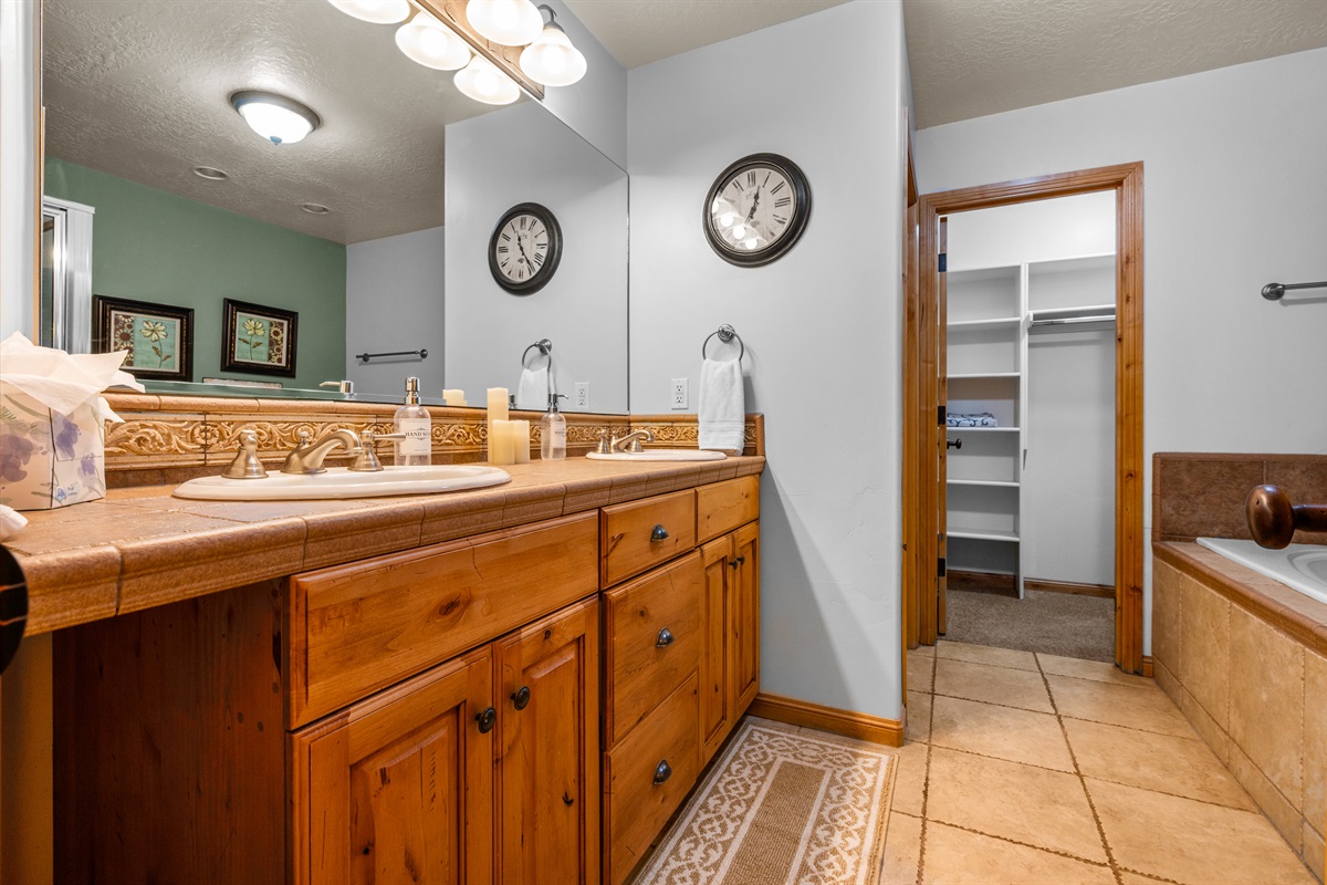 Start your day in a spa-like primary bathroom ensuite with space to unwind and reset.