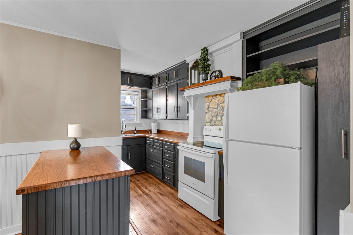 Our well-equipped kitchen, perfect for preparing meals.