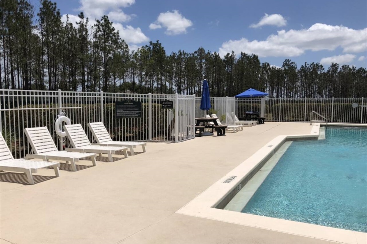 Communal Pool W Sun Loungers