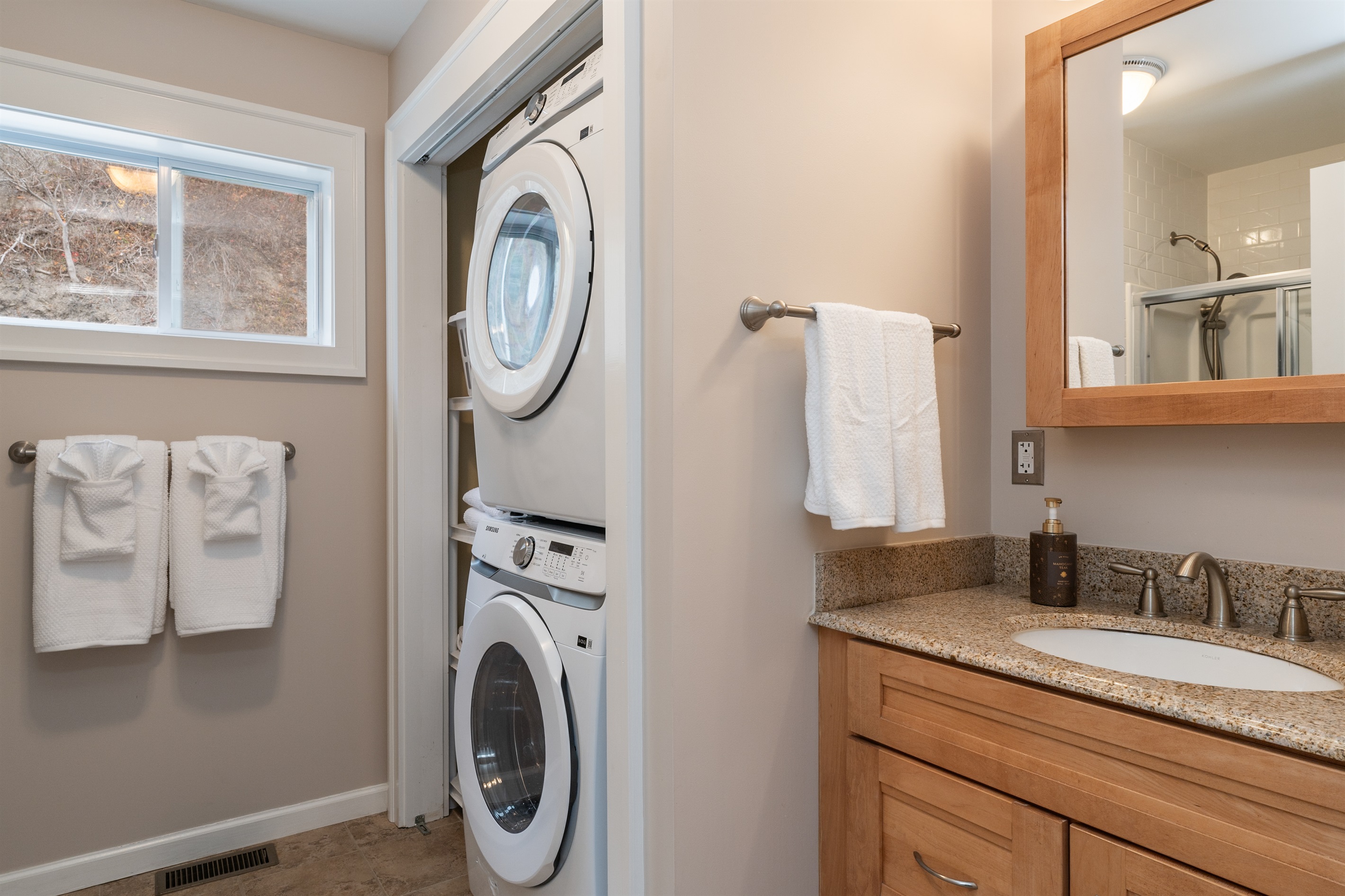 Main floor full bathroom