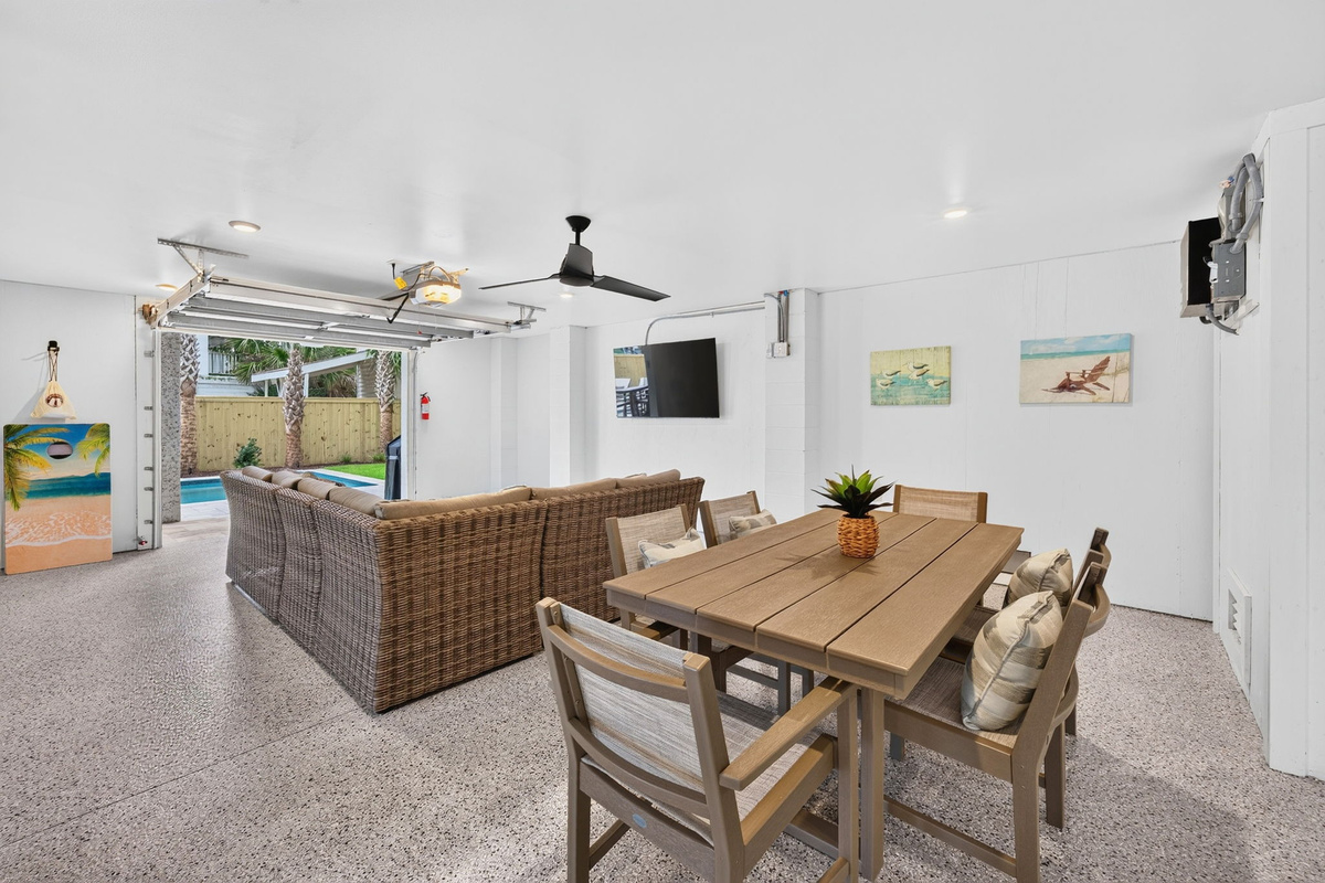 Garage | Tahanan Palms | 3 38th Ave | IOP Escapes