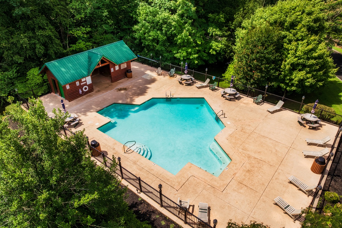 Outdoor community pool of Smoky Cove resort