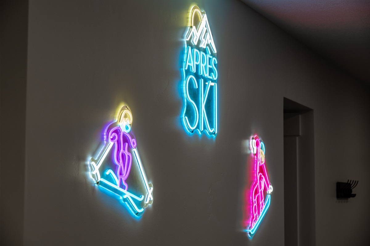 Neon ski-themed decor.