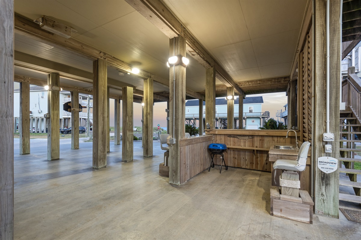 2c852fb05eb246a3997106d39dede086 Large | Beachhouse | Texas | TX | Vacation Homes | Galveston | Crystal Beach | Kokomo | Breezy Days | Beachfront Elegance | Sunrise Serenity | Southern Sands Property Management, LLC