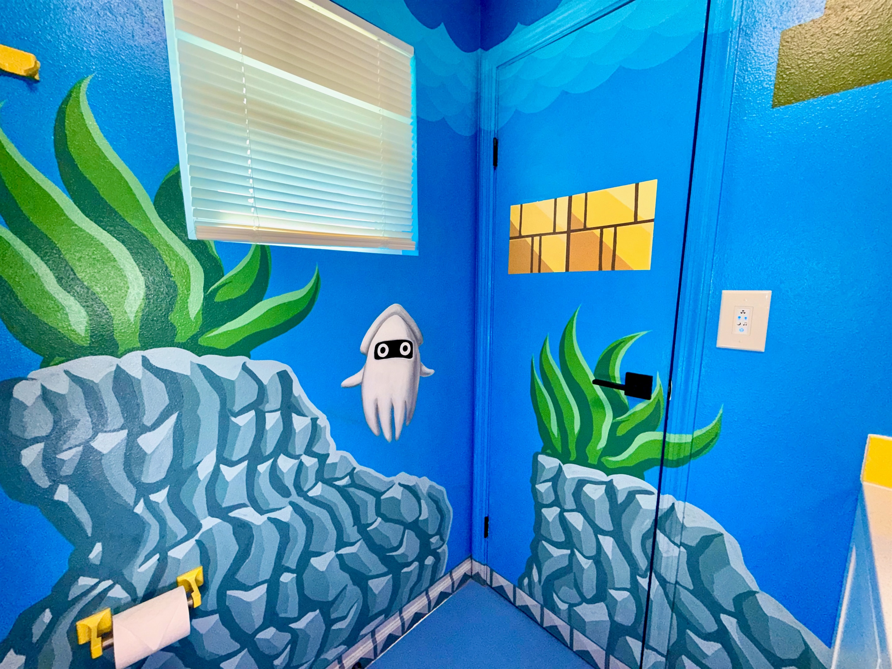 Other side of the bathroom / door back to the living room