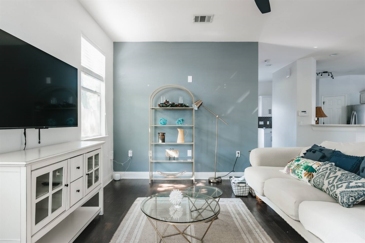 spacious living room with elegant deco