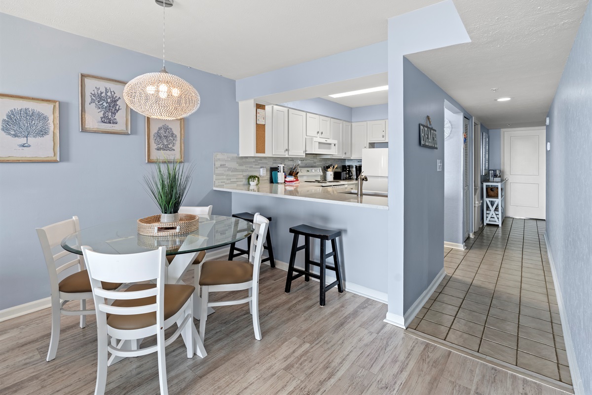 Dining Area with seating for 4
