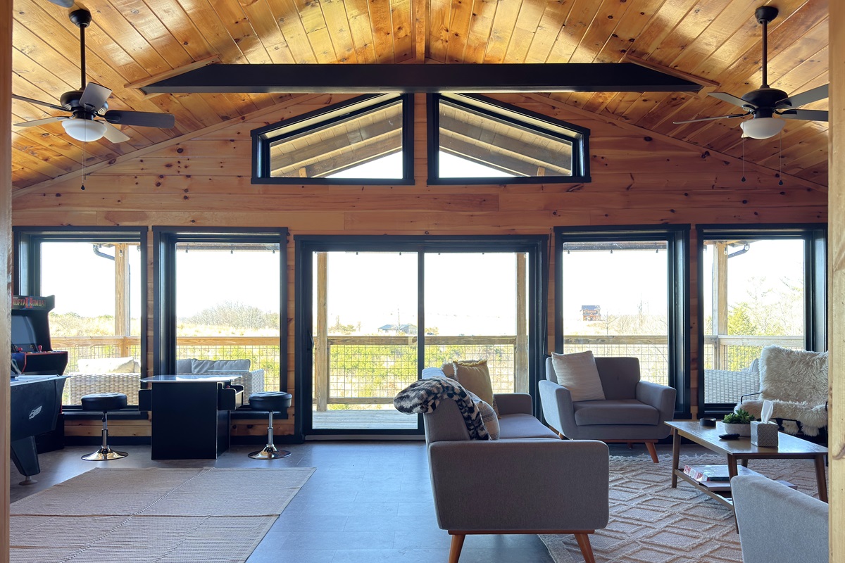 Upstairs game room & living area