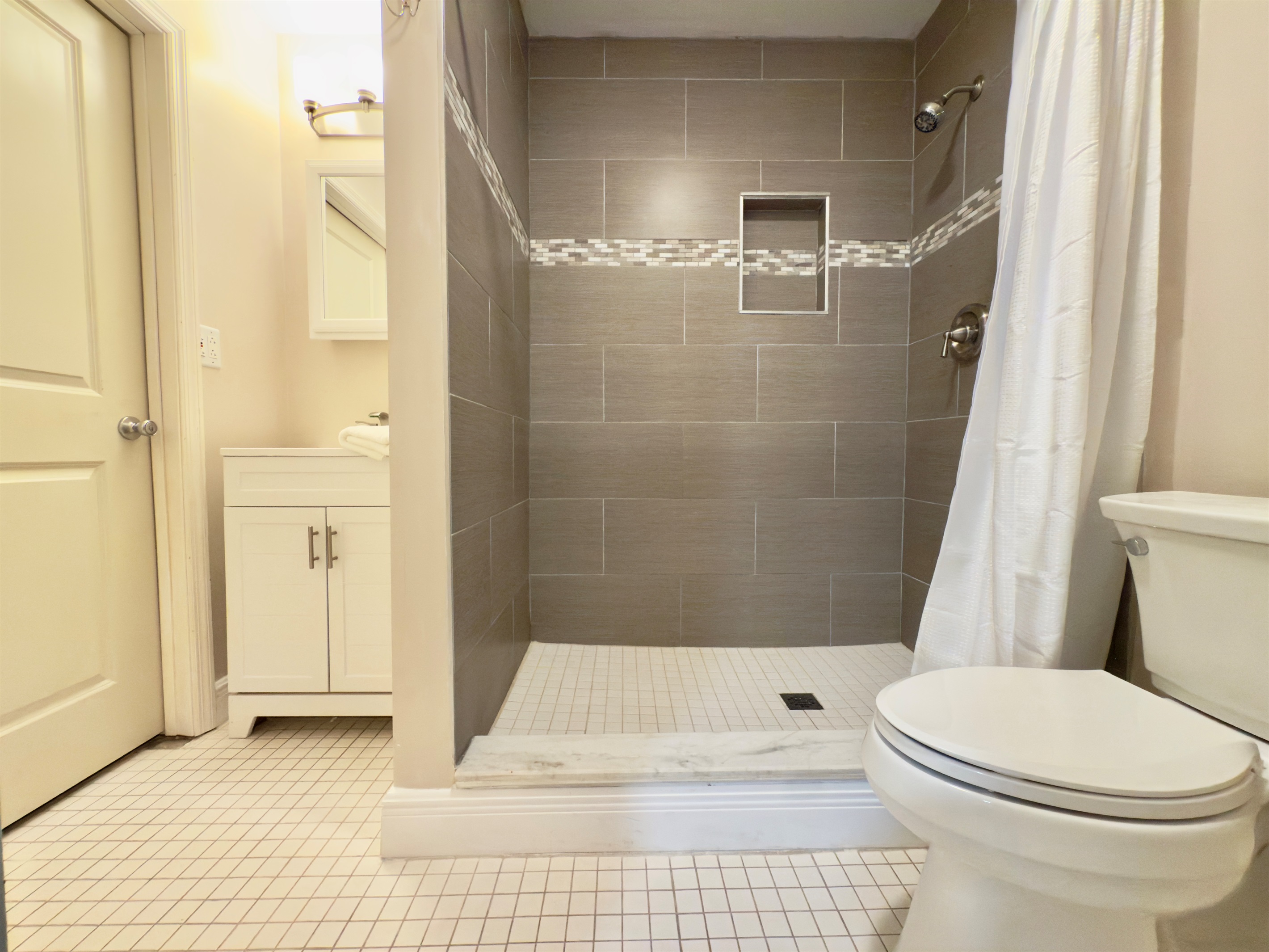 The roomy floor plan offers easy accessibility and comfort, whether you're traveling solo or with family.