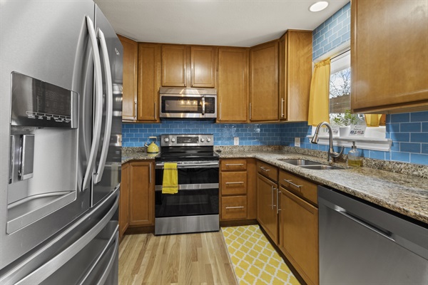 Design the ultimate culinary haven with a meticulously planned kitchen layout. From efficient workspaces to stylish accents, every detail contributes to a space where cooking becomes an art.