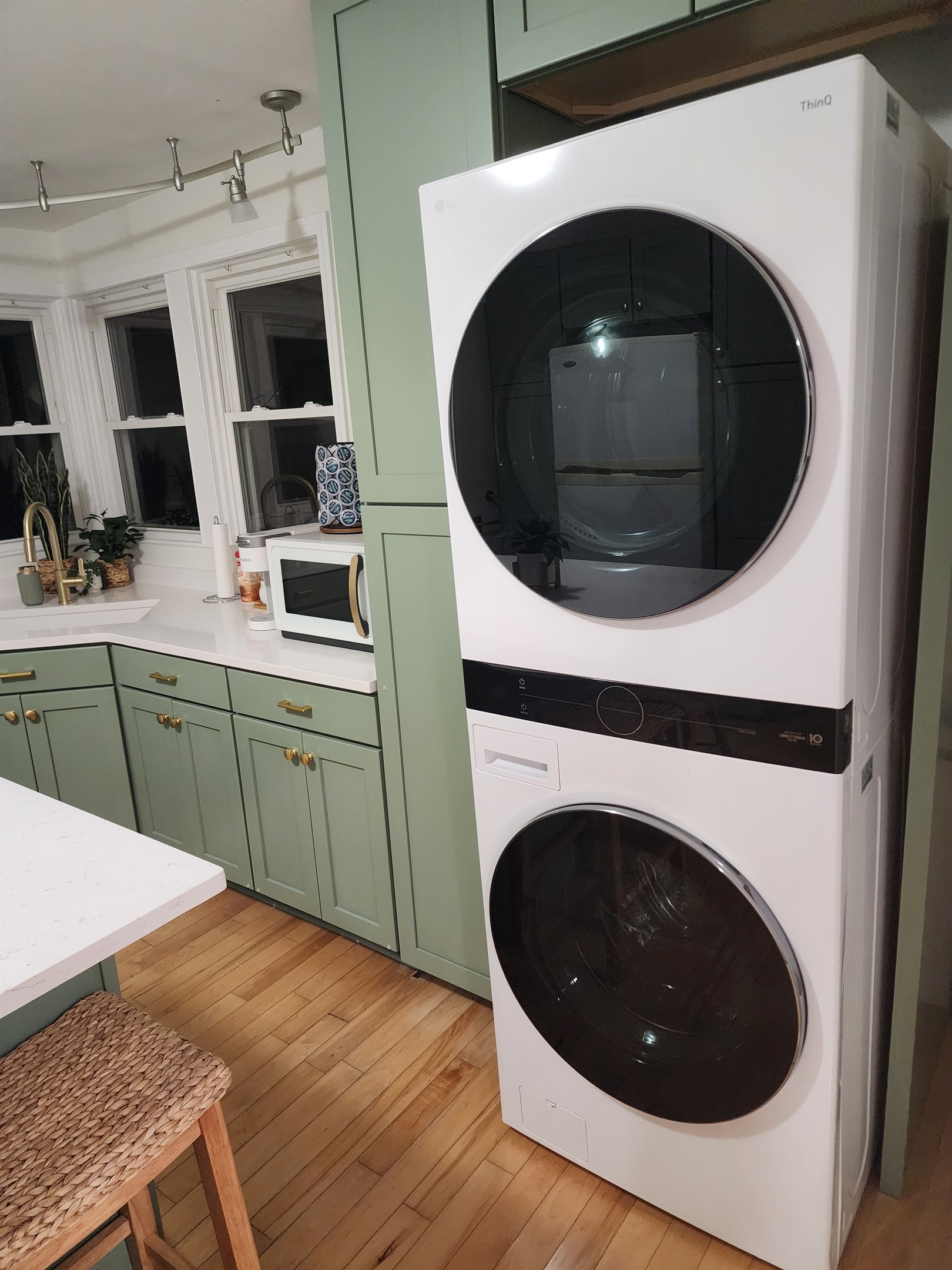 New modern washer/dryer makes laundry simple and convenient