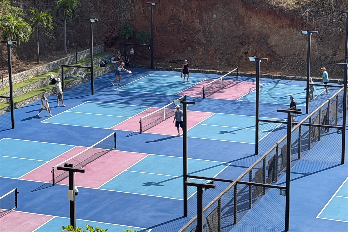 Access to pickle ball and Tennis club 