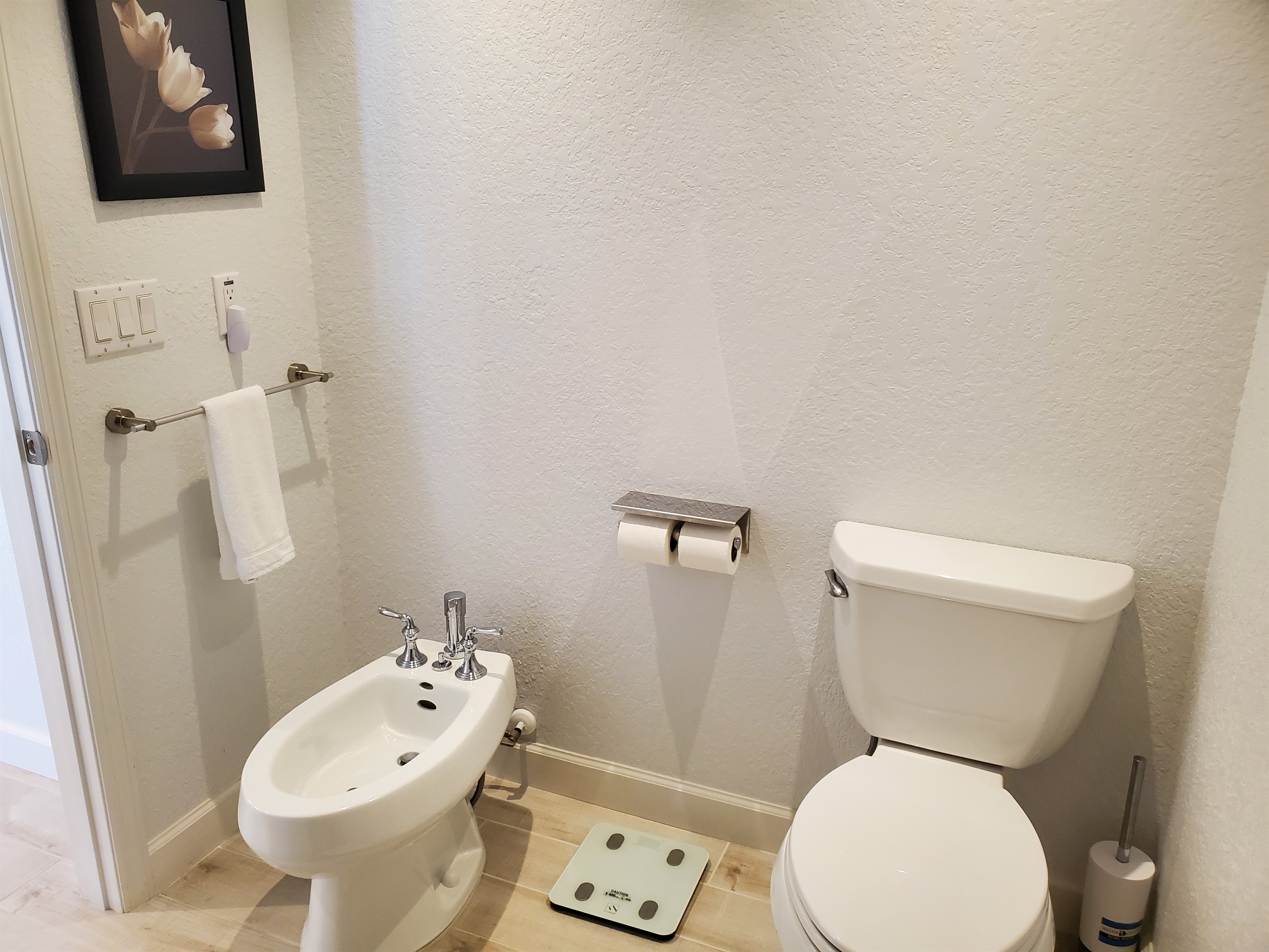 Master full bathroom with bidet, toilet and walk in shower