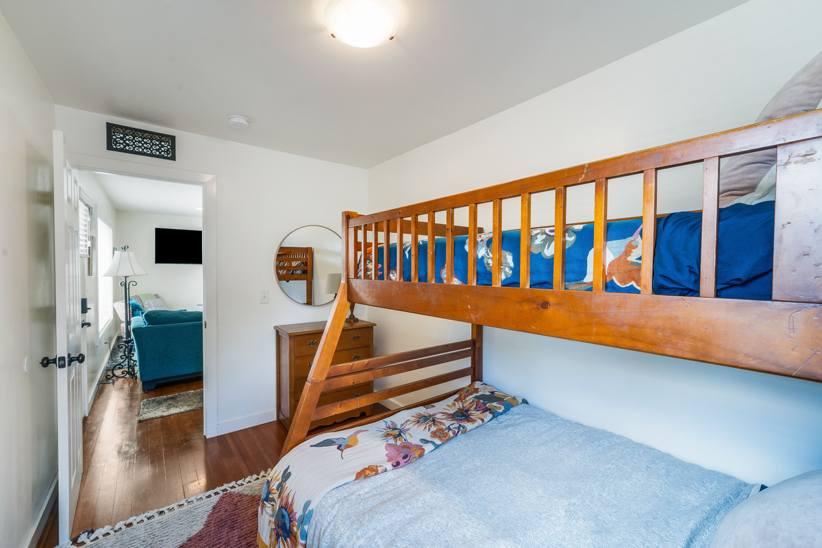 Top bunk has a rail.