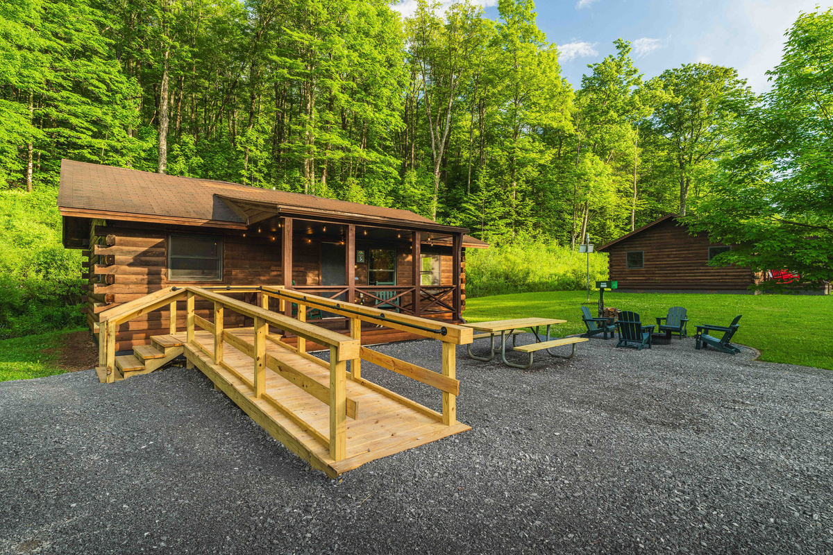 ♿ Full wheelchair-friendly ramp from parking to the cabin — the only ADA-compatible cabin in our Denton Go lineup