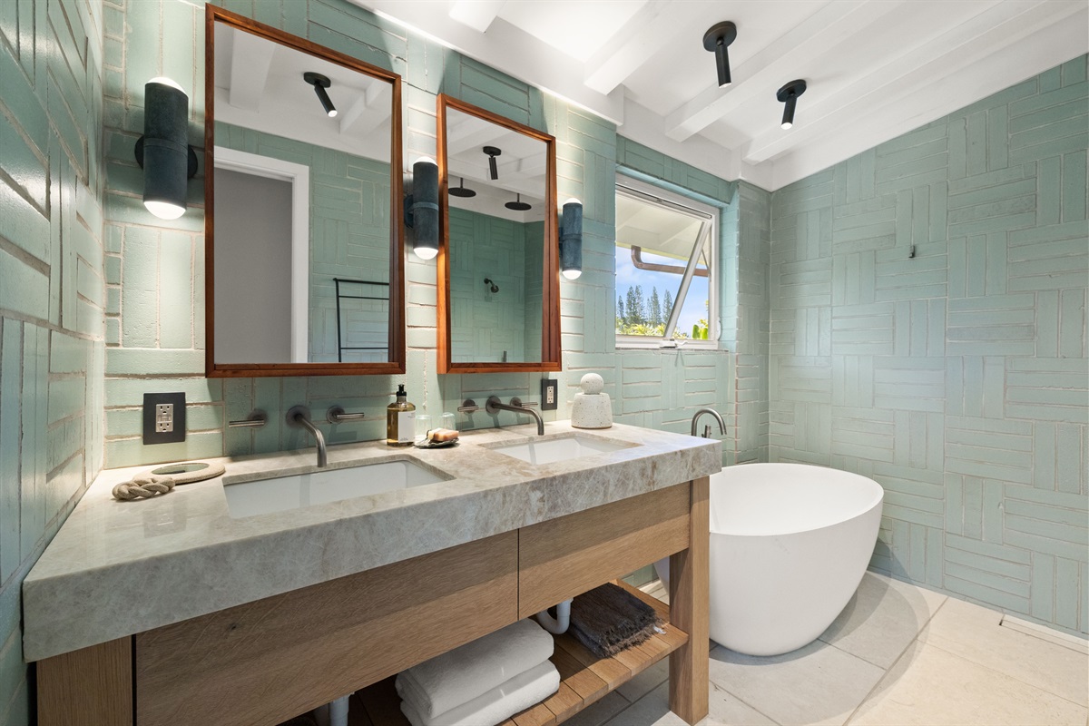 Front Suite - en suite Sink_b