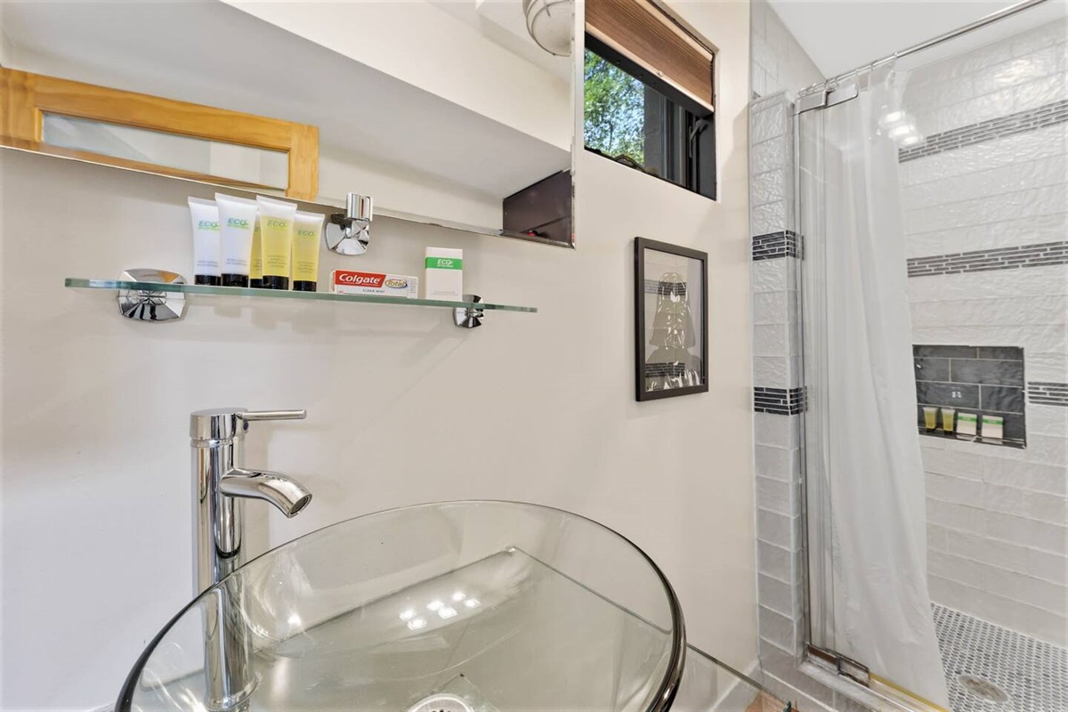 1629 Waterston Avenue Guest House Studio FHIA