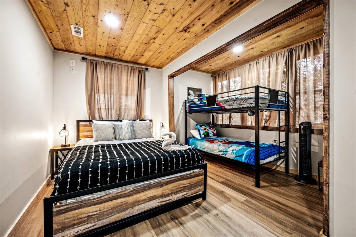 Bedroom#4 Queen bed and Bunk bed