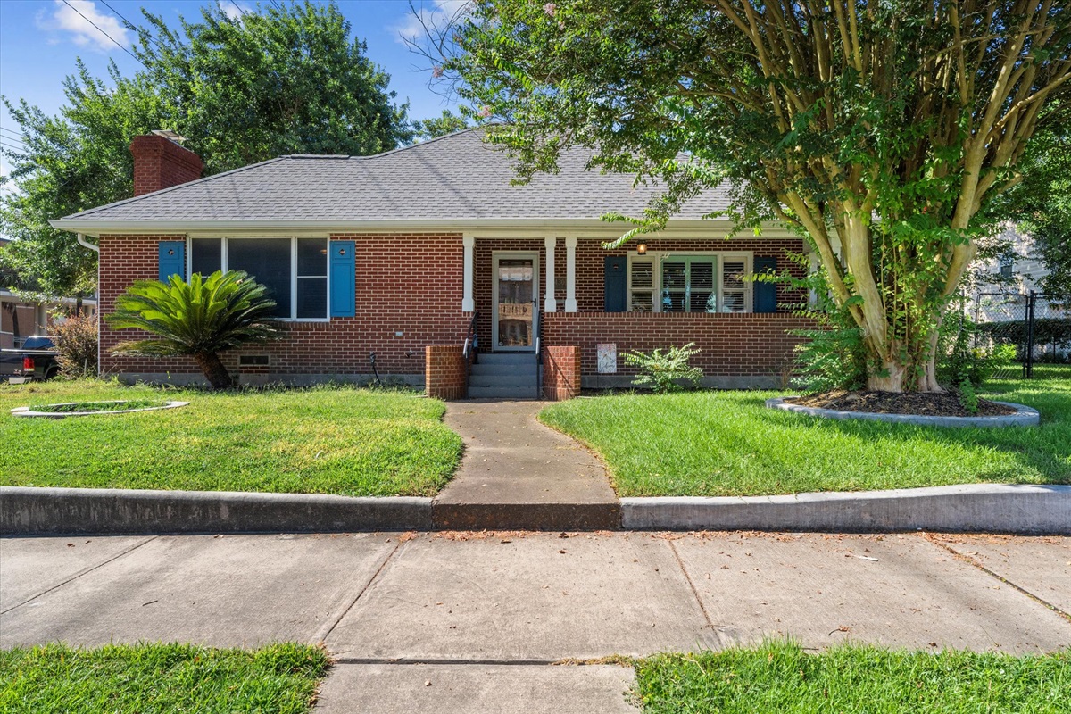 2cc858bfc2f54d74b6d1e5c29d4aa5bd Large | Beachhouse | Texas | TX | Vacation Homes | Galveston | Crystal Beach | Kokomo | Breezy Days | Beachfront Elegance | Sunrise Serenity | Southern Sands Property Management, LLC
