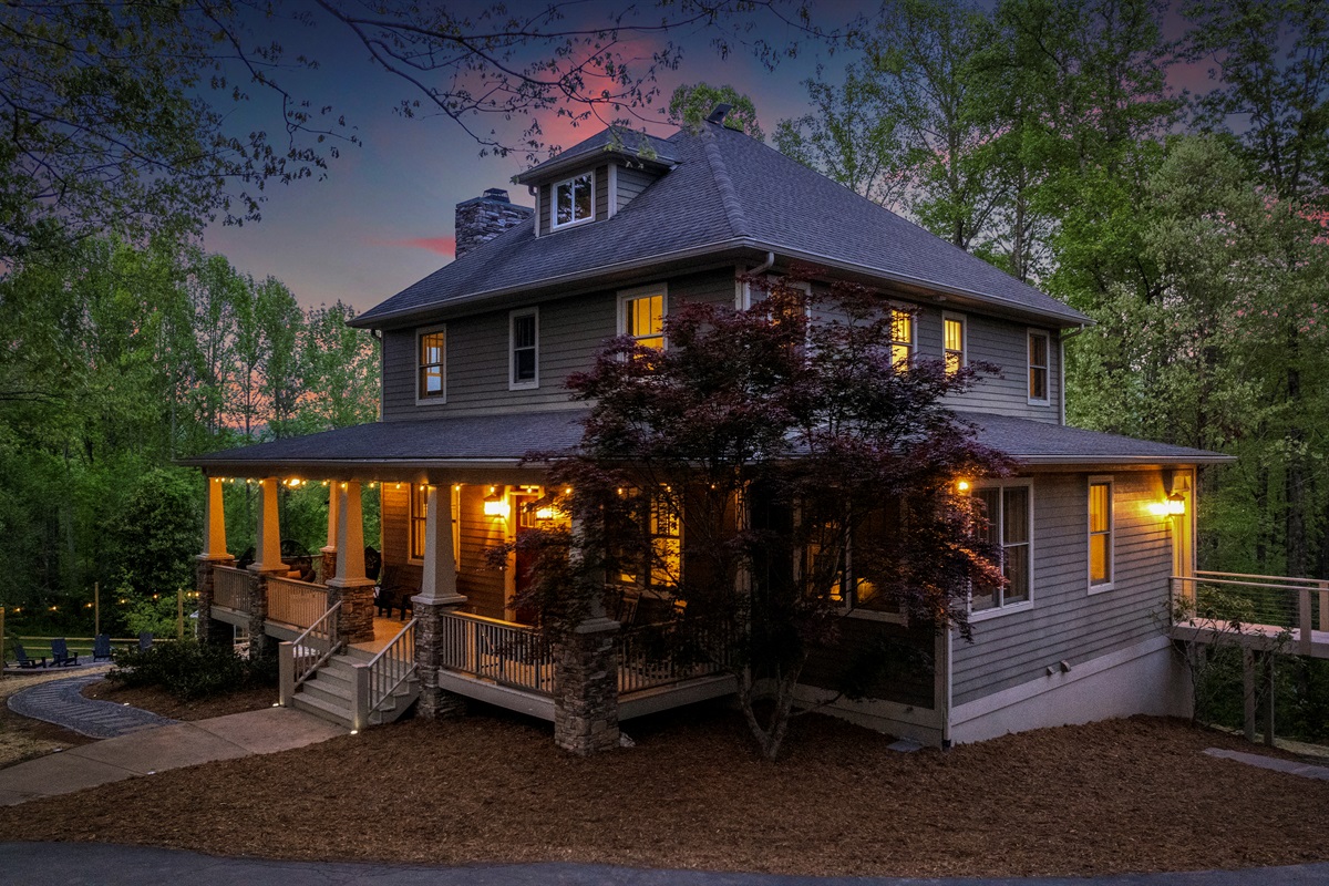 Whether you're gathering the whole family for quality time or bringing the team together for a creative offsite, this wooded mountain retreat offers the perfect mix of comfort, connection, and fun—just a few minutes from the Asheville airport.