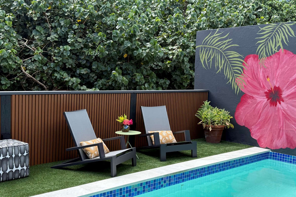 Plenty of seating areas on this patio