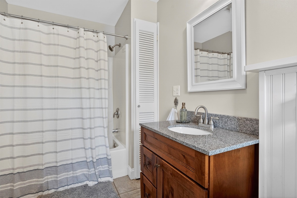 First floor bathroom with tub/shower combination 