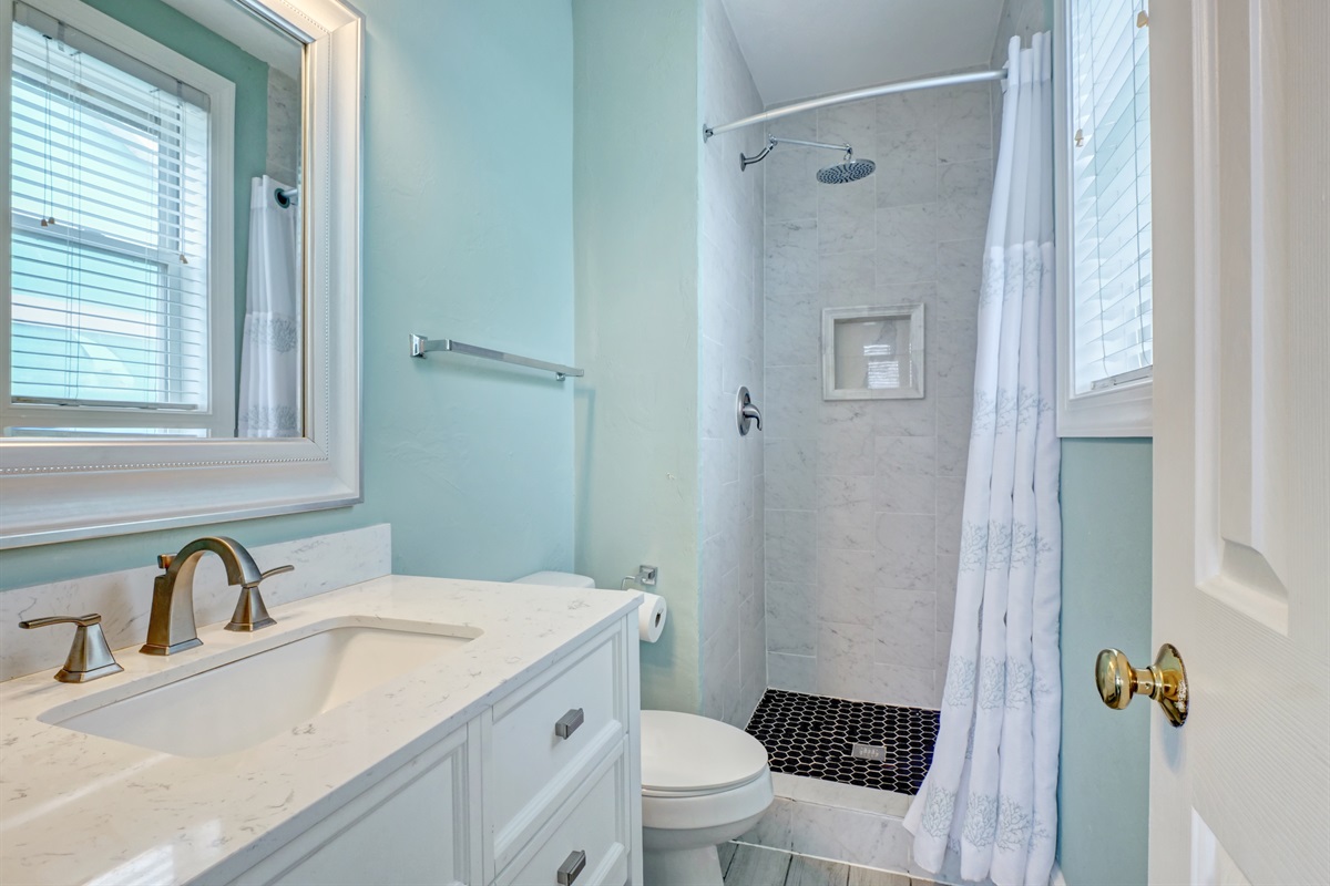 Main ensuite bathroom