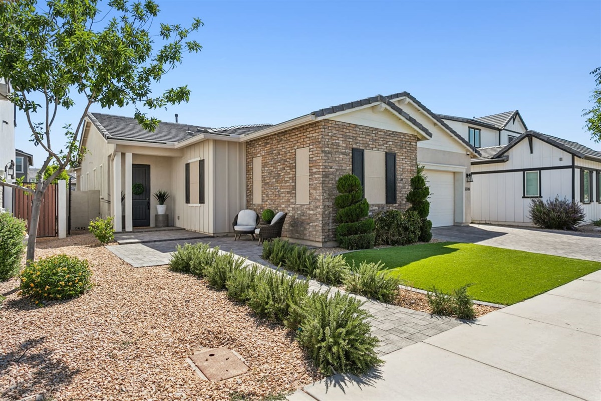 The Hideaway: Desert Days & Pool Nights | 3bd 2bth — The Hideaway: Desert Days & Pool Nights, Queen Creek, Arizona — photo 3