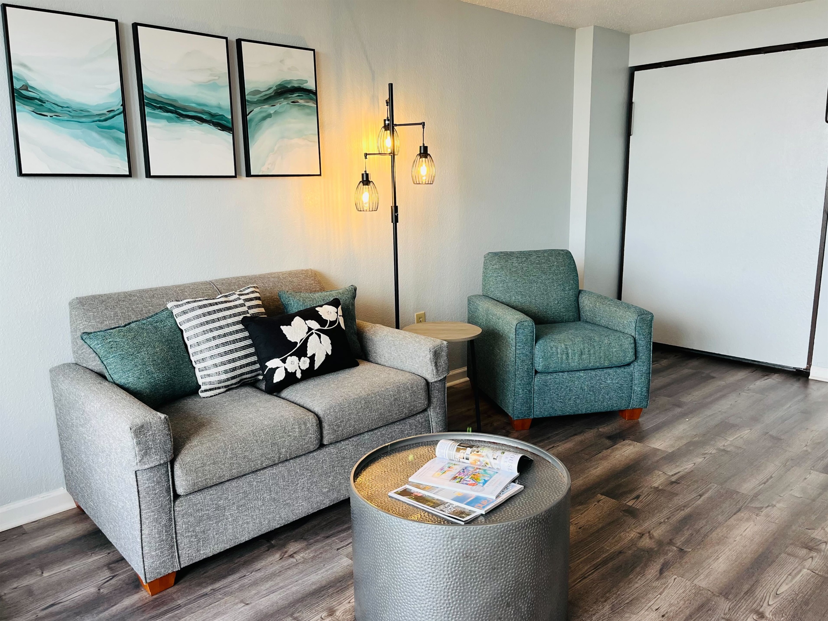 Allow the gentle sea breeze and soothing sound of waves to create a calming soundtrack for your time spent in the living room, enhancing the overall coastal experience.