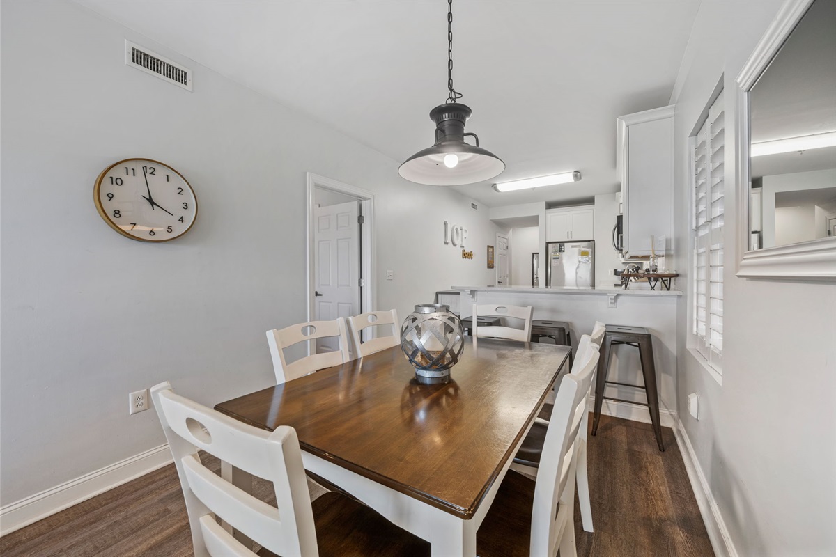 Dining Room | Starfish | Oceanview 101 | 1116 Ocean Blvd, Isle of Palms, SC | IOP Escapes