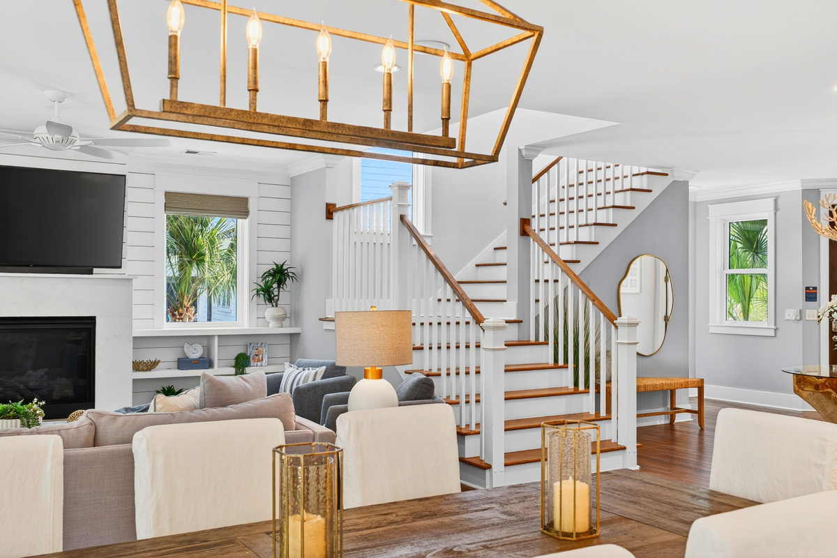 Dining | Driftwood Dreams | 105 Forest Trail | Isle of Palms, SC | IOP Escapes