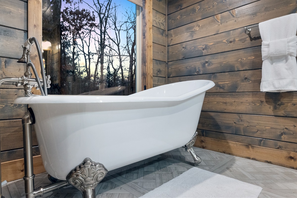Vintage-inspired soaking tub for a relaxing spa-like escape