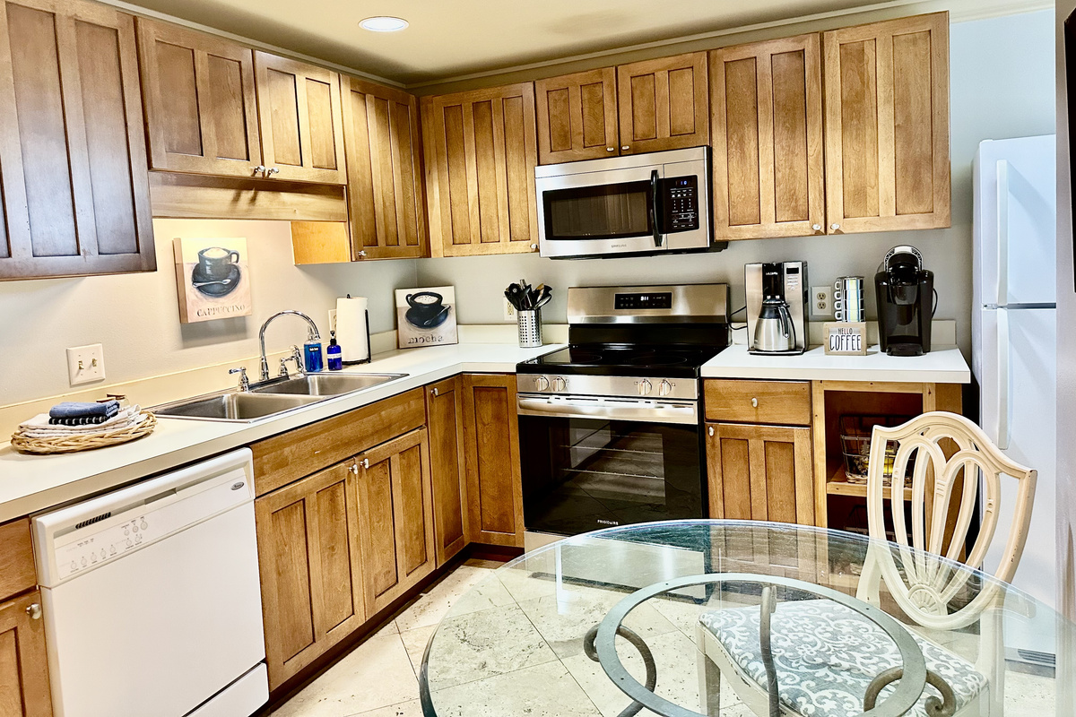 Lots of storage in this kitchen, including a pantry!