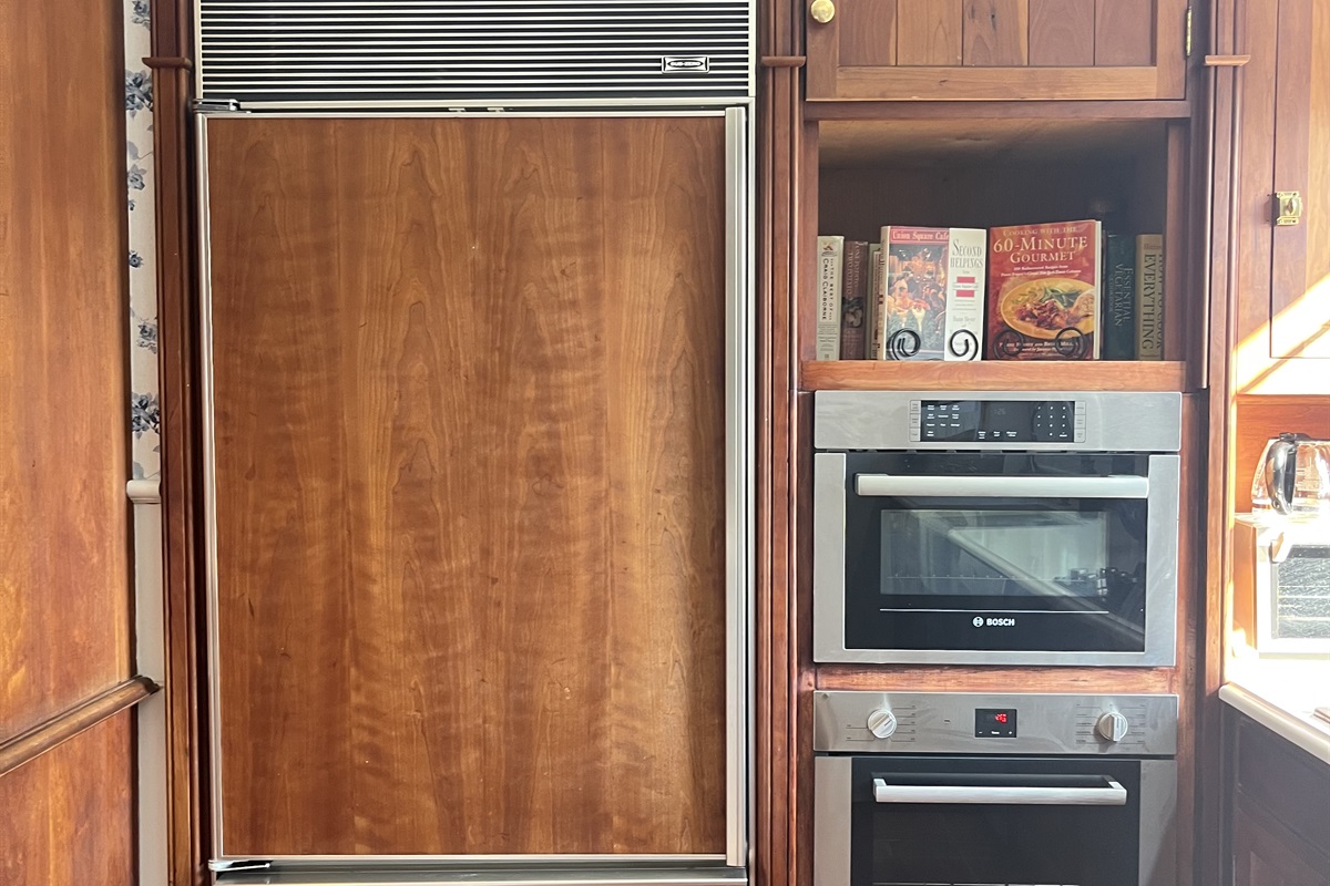 Subzero refrigerator with 2 Bosch ovens