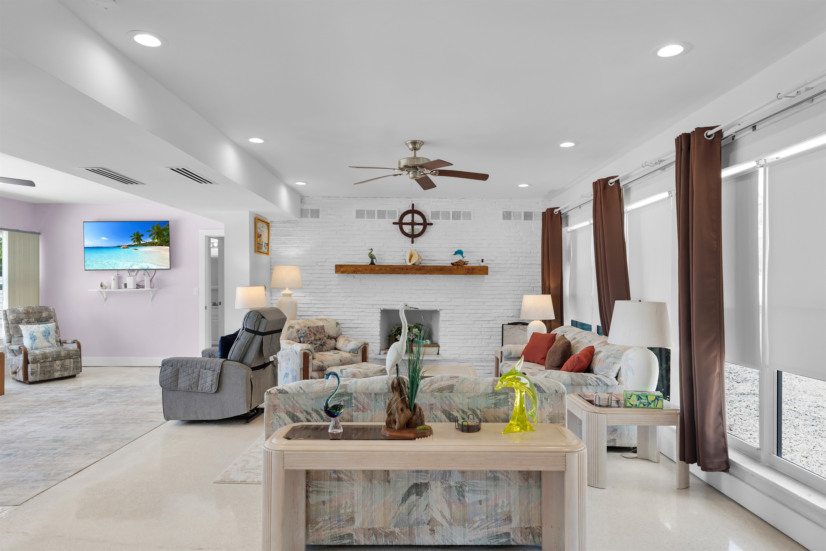 Large sitting room