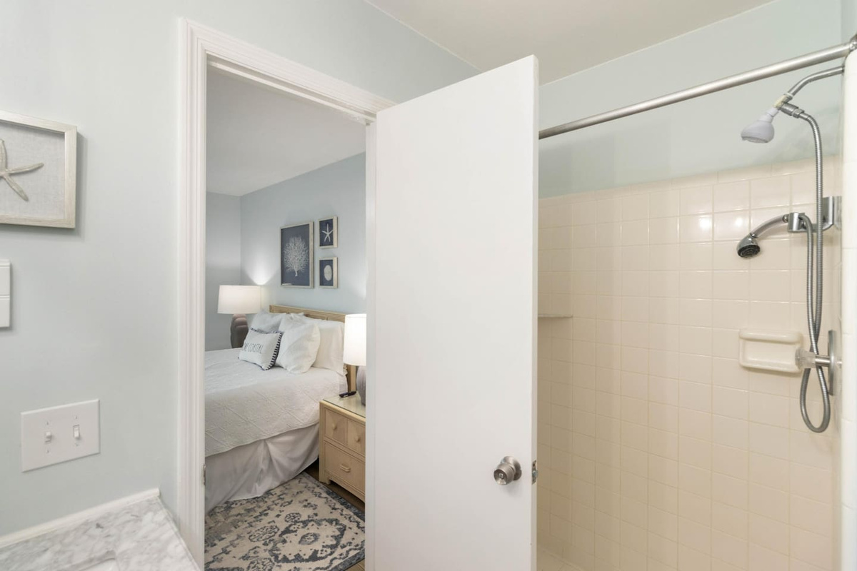 Use the walk-in shower in your ensuite and start every beach day already refreshed.