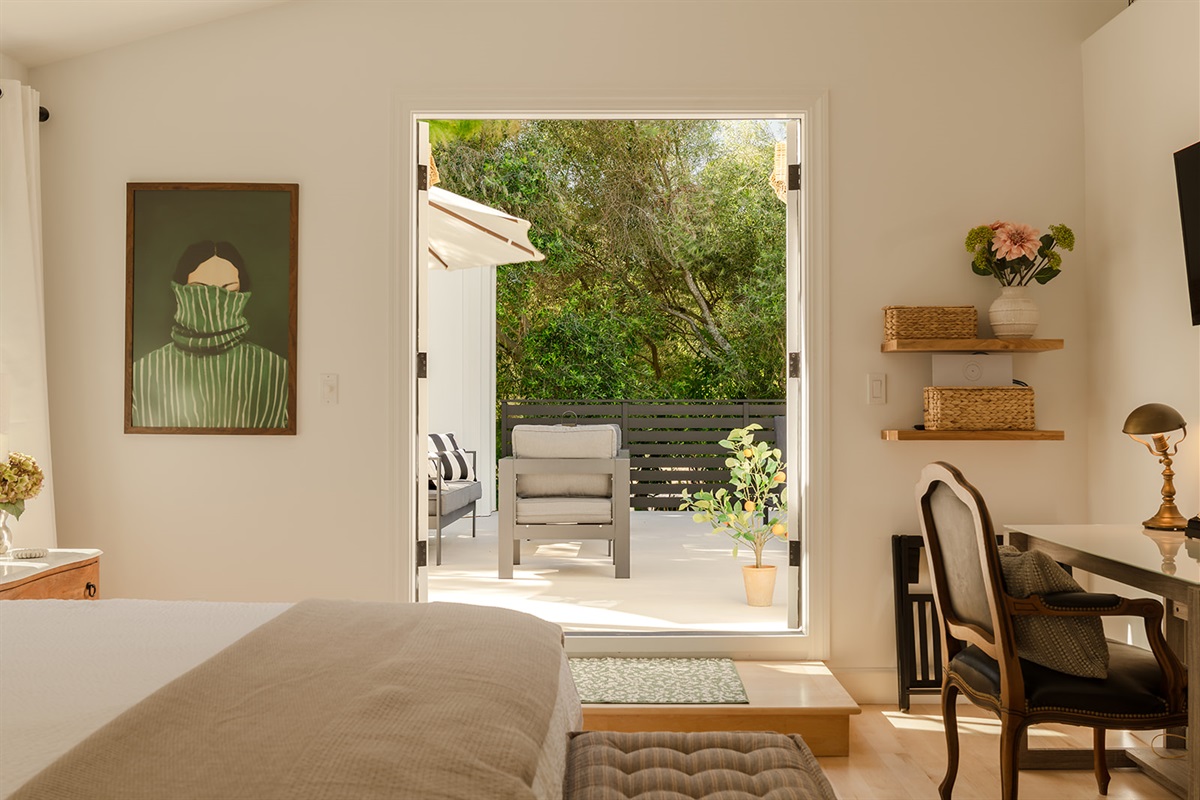 Green Lady Suite w/King Bed