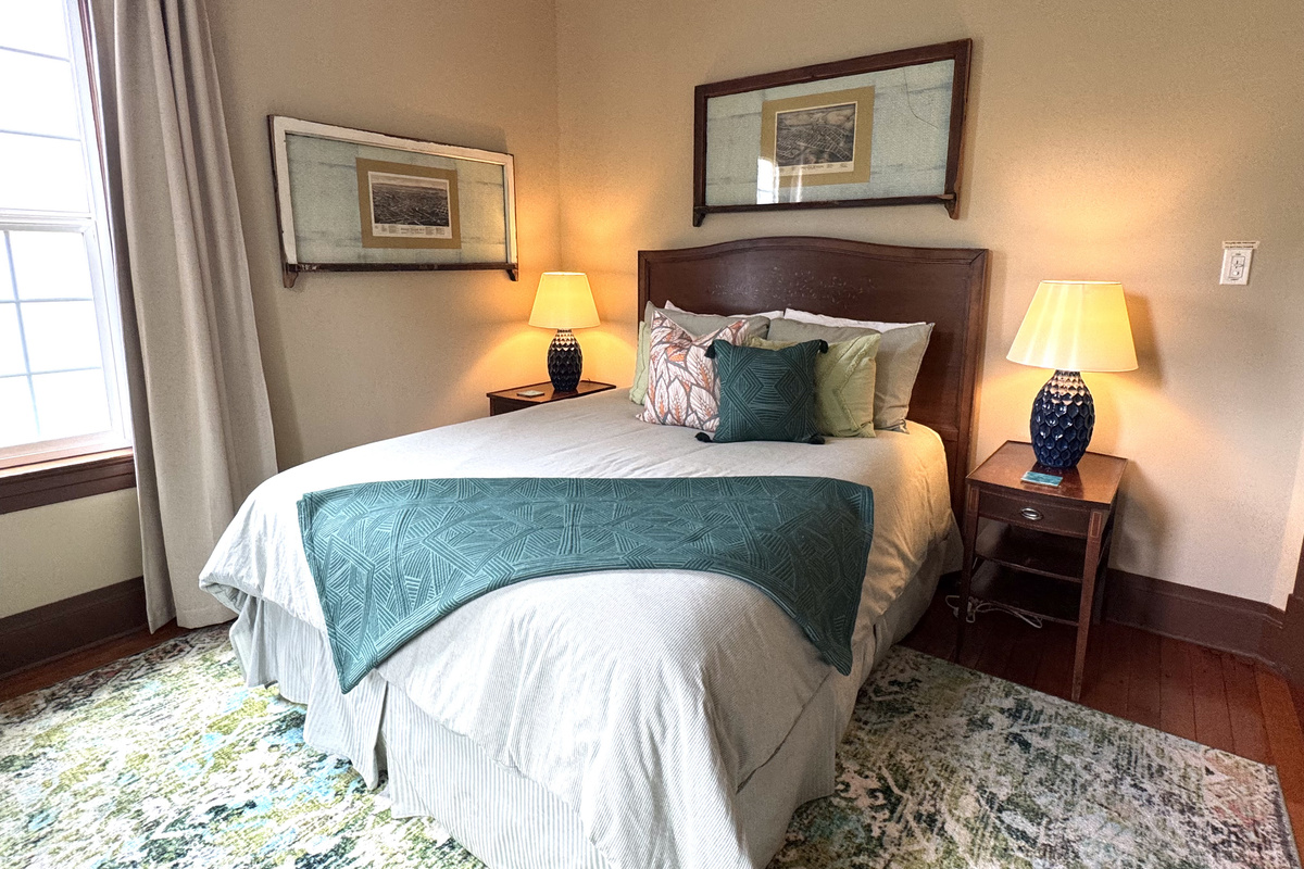 2nd Floor, Queen Bed
