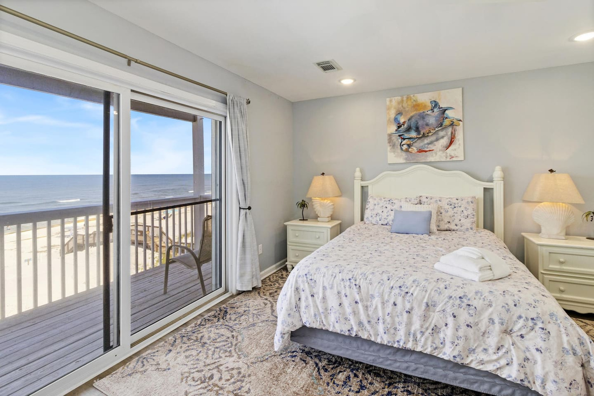 Sleep facing the Gulf in the queen guest room, wake up and walk straight to your private balcony.