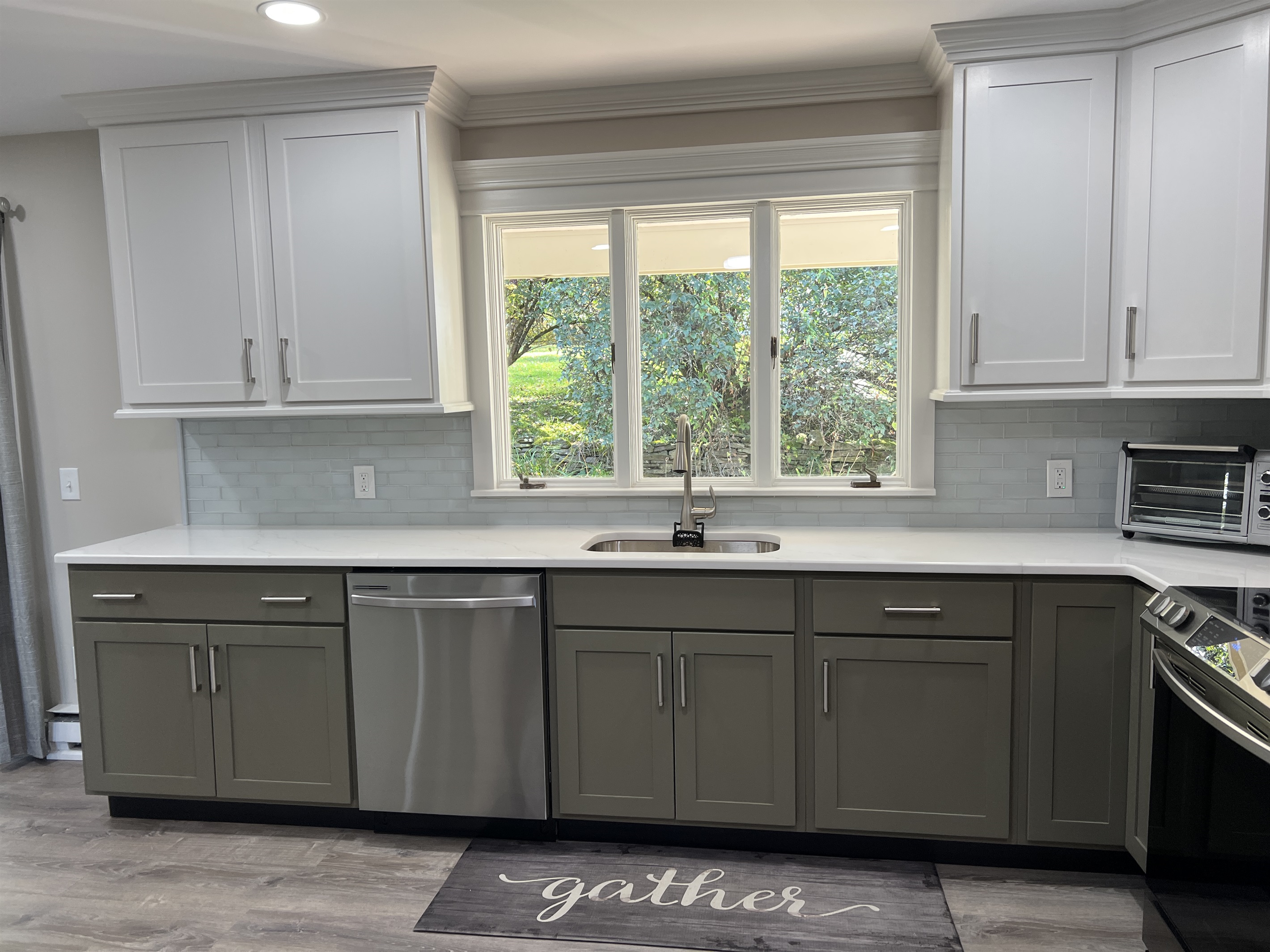 Hilltop Hideaway kitchen sink with views of the pool, keep an eye on the kiddos!